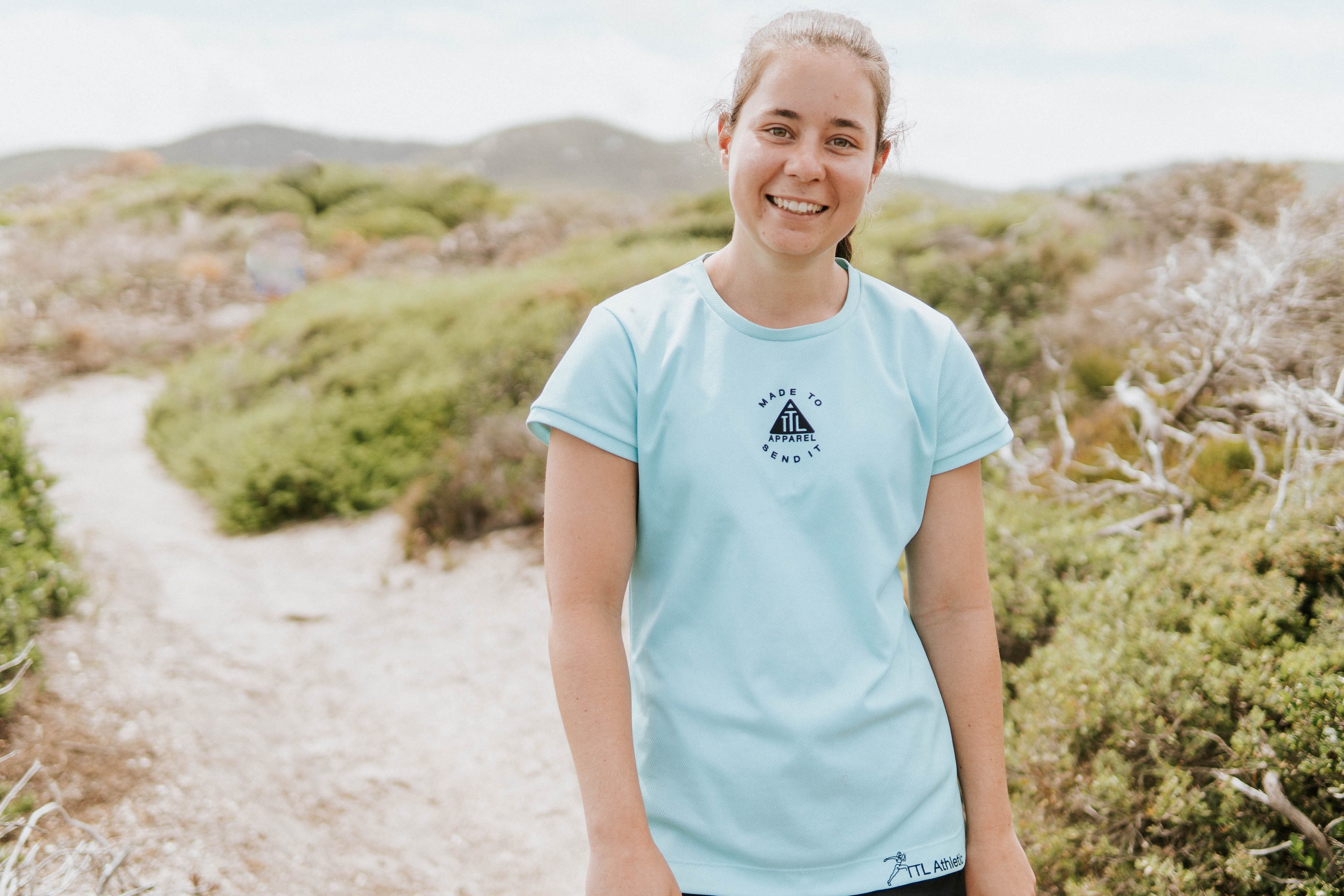 Women's running top in teal. This top is designed for trail running, street running or your favourite workout. Made to breath and move with you and it's made in Australia from recycled material. 