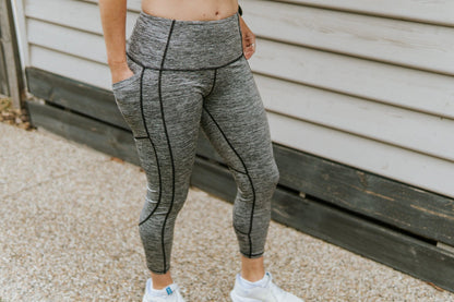 Mid rise 7/8 compression leggings in grey. Our compression legging include a handy pocket for you mobile phone.